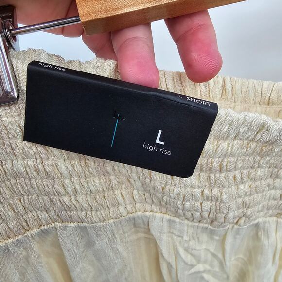 NEW Maurices Women's Aztec Tribal Wide Leg Palazzo Pants Cream Large Short‎ - Picture 4 of 6